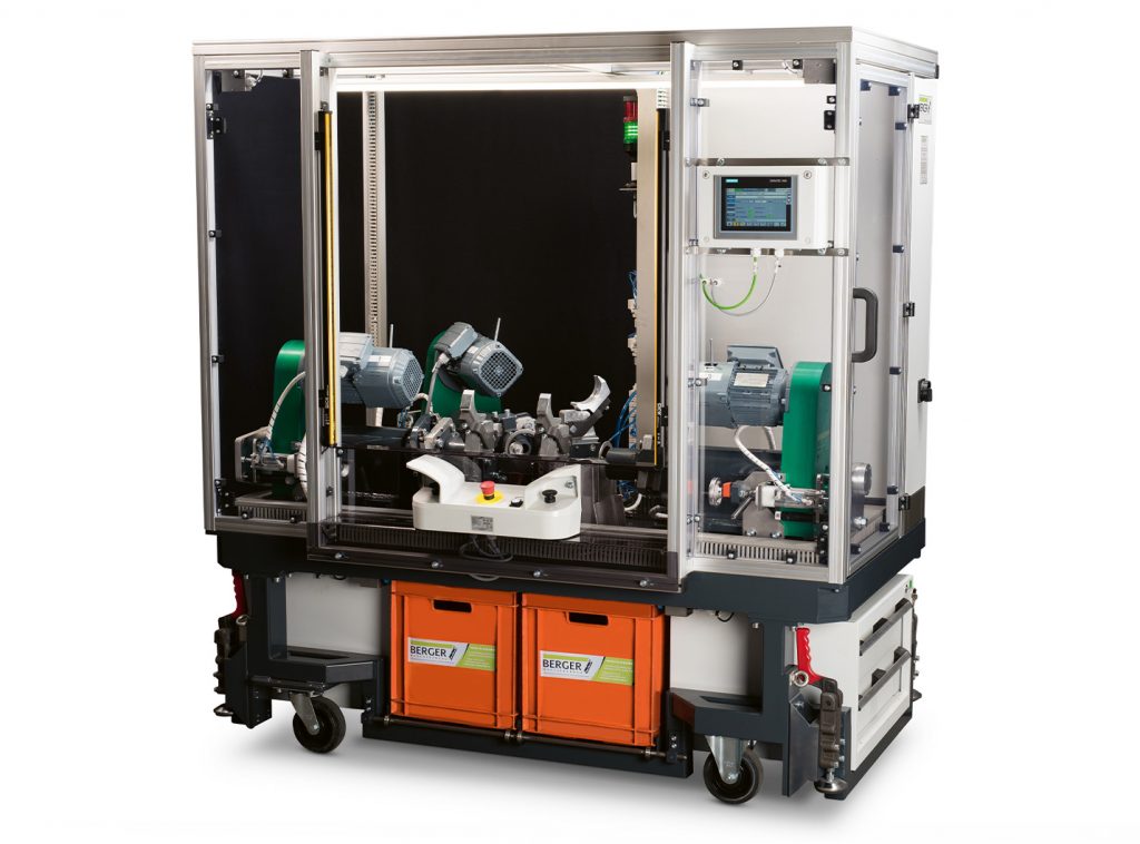 Processing machine for plastic moulded parts