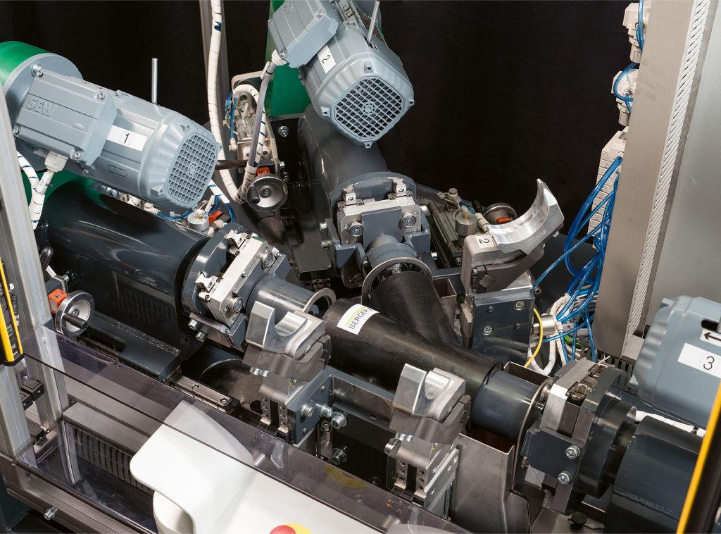 Processing machine for plastic moulded parts