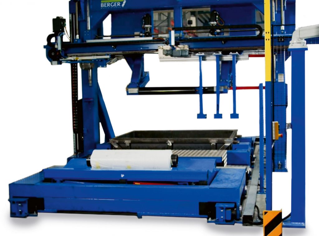 Slitter winder for recycling preparation